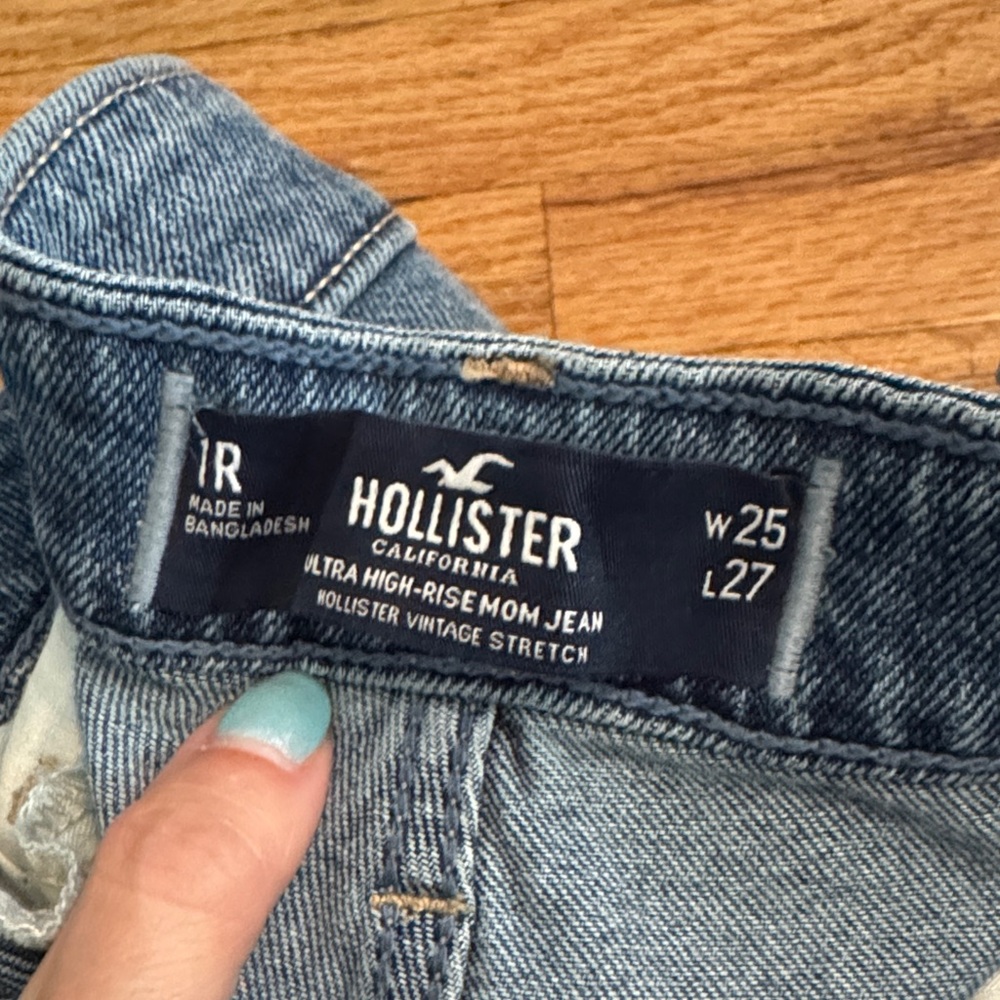 Hollister Ripped Denim Ultra High-Rise Mom Jean - Picture 2 of 3